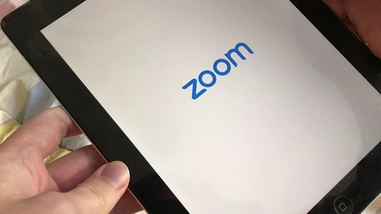 Zoom на планшете айпад как показать экран